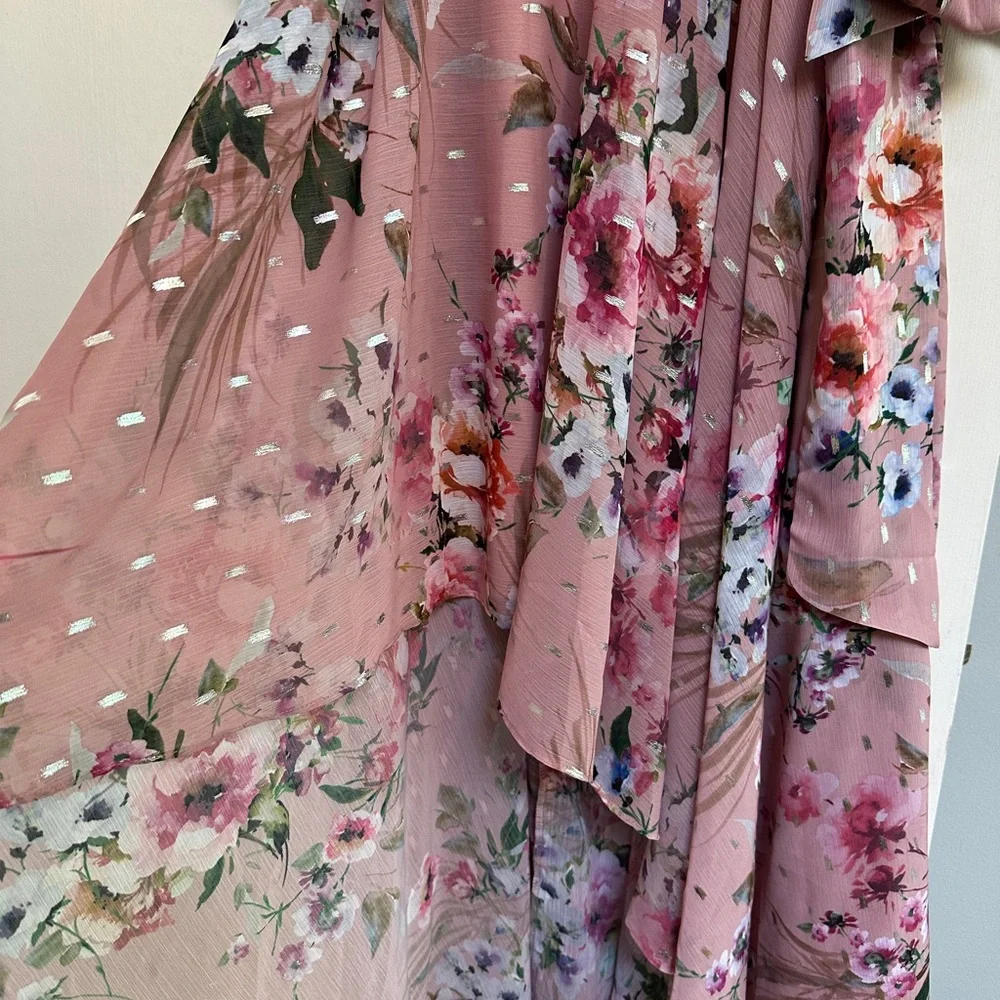 Eliza J
Floral Print Chiffon V-Neck, 3/4 Blouson Sheer Sleeve, High-Low Hem - Picture 4 of 8